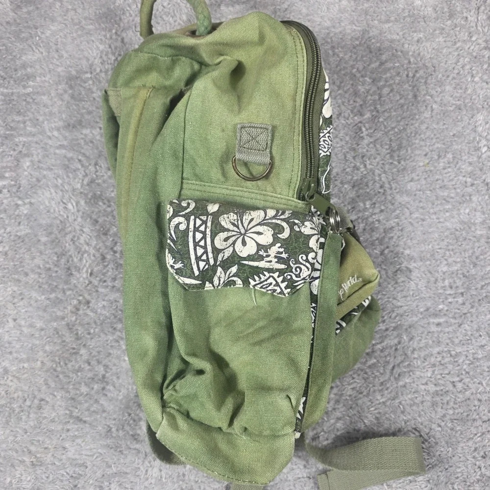 Walt‎ Disney World Kids Backpack Green Tropical Hibiscus Surf Lizard 15in